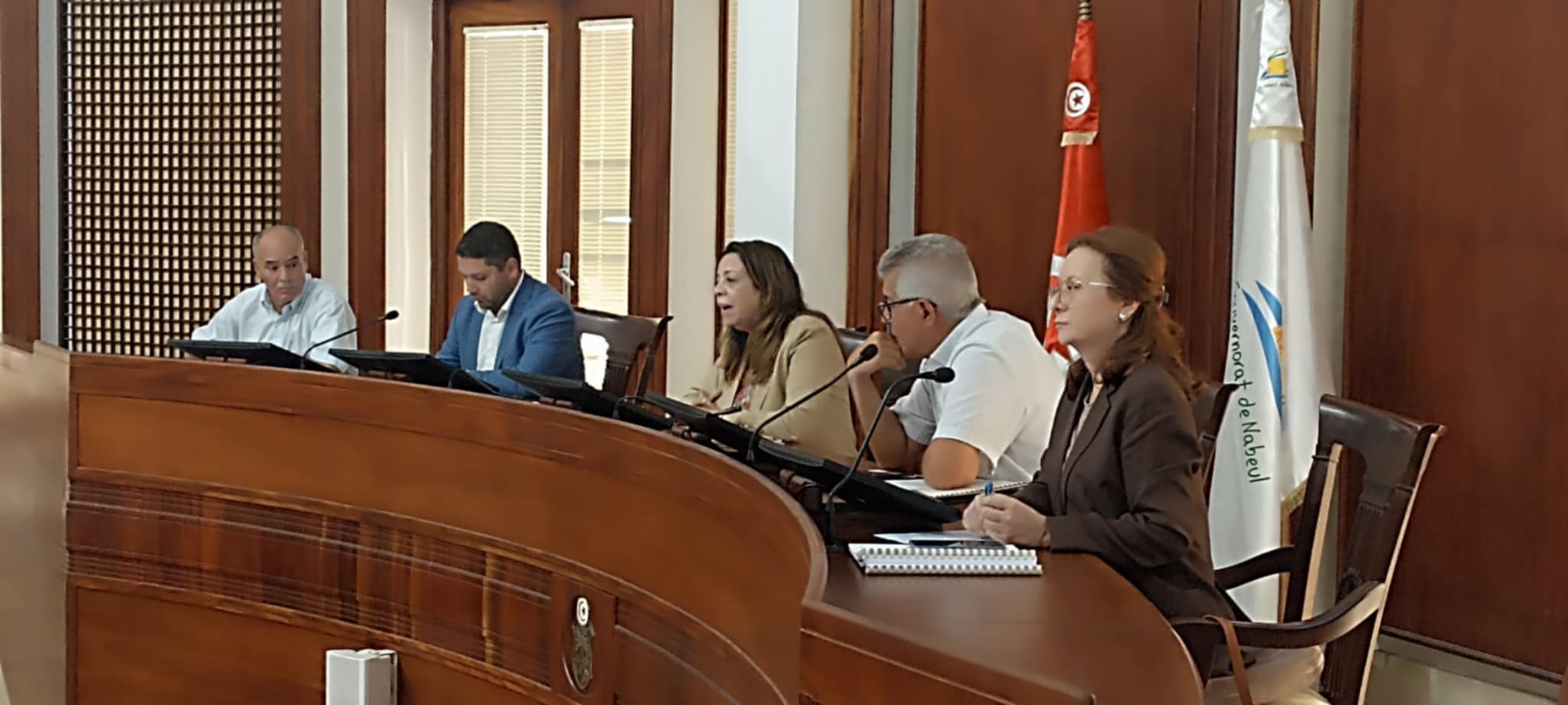 نابل.. جلسة عمل حول الدراسة المتعلقة بتهيئة الشريط الساحلي لحمايته من الانجراف البحري 